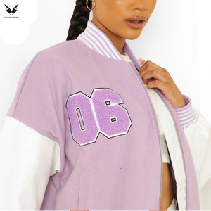Service OEM ODM 2026 – Blouson universitaire violet pour femme avec manches blanches et logo brodé 06, manches longues, idéal pour l'automne - Product Image 4