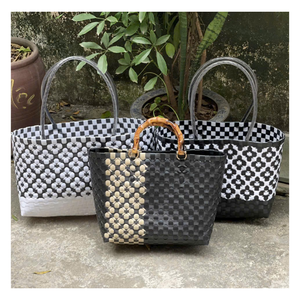 BOLSO DE MANO DE PLÁSTICO TEJIDO A MANO CON CORREA DE PP, MÁS VENDIDO, DE LUJO, IMPERMEABLE, ECOLÓGICO, CON FORRO DE SEDA, HECHO EN VIETNAM, TAMAÑO PERSONALIZADO - Product Image 2