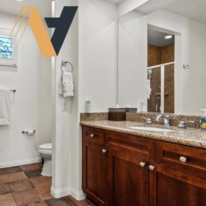 เฟอร์นิเจอร์โรงแรมที่สะดวกสบายดูเรียบง่าย MDF-LPL-veneer สำหรับชุดห้องนอนจากโรงงานเวียดนาม - Product Image 3