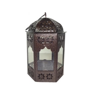 Farol de vela hexagonal marroquí de metal con acabado martillado en bronce, marco con recorte en arco, cúpula de cristal y asa de alambre oscilante - Product Image 1