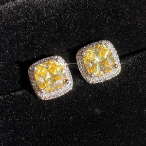 Boucles d'oreilles halo en or 14 carats avec diamants jaunes de laboratoire fantaisie taille coussin, 4,30 carats au total - Product Image 6