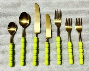 Ensemble de couverts de qualité supérieure en acier inoxydable doré PVD avec manche en résine, cuillère, fourchette et couteau, 7 pièces, ensemble de couverts de table - Product Image 1