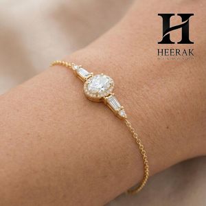 Bracelet ovale en diamant halo avec chaîne de zircone cubique taille baguette conique pour femme - Product Image 6