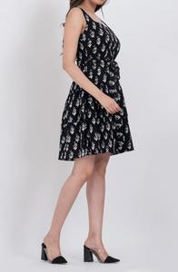 เดรสสั้นผ้าฝ้ายคอเหลี่ยมลายดอกไม้สีดำขายดีสำหรับผู้หญิง – เดรสฤดูร้อนทรงพลิ้วน้ำหนักเบาสุดอินเทรนด์พร้อมจำหน่าย - Product Image 6