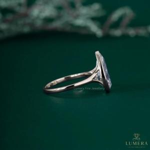 Bague solitaire de luxe en or blanc plaqué, sertie de diamants taille poire, pour femme, idéale pour fiançailles, mariage ou anniversaire - Product Image 3