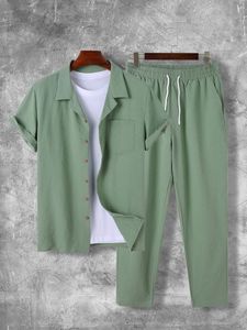 Conjunto de Dos Piezas para Hombre, Camiseta Transpirable Informal de Manga Corta con Botones y Pantalones con Cintura Elástica, Ropa de Verano 100% Poliéster, Color Sólido - Product Image 3