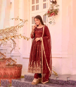 Vestido Anarkali de muselina de seda roja estilo Bollywood, con bordado de lentejuelas, para mujer, Salwar Kameez, vestido étnico indio pakistaní. - Product Image 1
