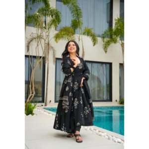 Conjunto de Traje Anarkali Modesto de Diseñador, Hermoso Estampado Digital para Fiestas - Product Image 4