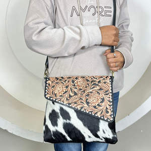 Bolso Bandolera de Cuero Vacuno Occidental Hecho a Mano con Solapa de Cuero Grabado Floral, Nuevo Bolso Mensajero de Cuero Genuino para Mujer - Product Image 4