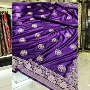 Sari Banarasi de Seda Pura con Pieza de Blusa - Product Image 2