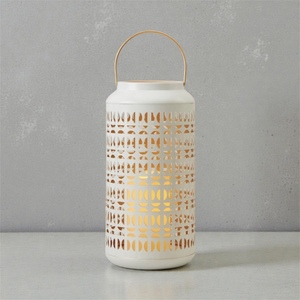 Lanterne en acier blanc avec motif géométrique découpé, porte-bougie portable pour la décoration de la maison - Product Image 2