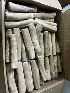 Bâton à mâcher pour chien en bois de café, naturel, écologique, durable, pour chiens de petite, moyenne et grande taille, fabricant vietnamien ANGLE - Product Image 1