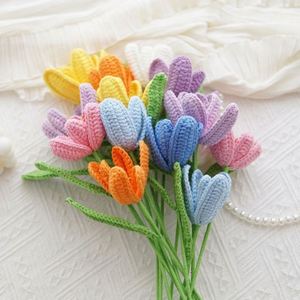 Vente flash - Décoration de mariage à domicile - Fleur artificielle faite à la main pour la Saint-Valentin - Tulipe au crochet - Product Image 1