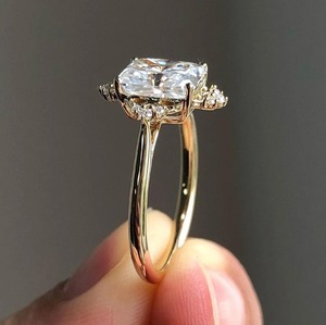 Anillo de compromiso de oro con corte radiante, anillo de boda con diamante de corte radiante, anillo de promesa con corte radiante, aniversario, anillo de oro amarillo de 14 quilates. - Product Image 3