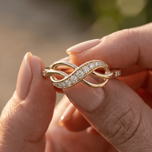 Anillo Infinito de Diseño de Alta Calidad con Circonita Cúbica, Bañado en Plata de Ley, con Mezcla de Piedras Preciosas y Diamantes, Venta al por Mayor - Product Image 2
