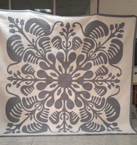 Ulu Breadfruit Inspired Hawaiian Applique Quilt Custom Hand Appliqued Cotton Heirloom Bedspread For <b>Queen</b> And California King - Product Image 4