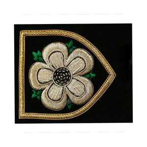 Insignia Bordada Personalizada con Flores, para Coser, Hilo Dorado, Tela Negra, Estilo Clásico, Decoración para Prendas - Product Image 1