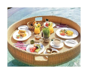 Bandeja flotante redonda grande de ratán para desayuno, ideal para un ambiente romántico junto a la piscina en un hotel, spa o resort al estilo Bali. - Product Image 3
