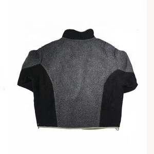 Veste universitaire noire unisexe de qualité supérieure avec poches multi-zippées, laine épaisse, coton épais, col montant, saison d'hiver, vente en gros appropriée - Product Image 2