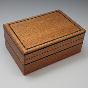 Estuche para Cigarros de Madera Sólida con Acabado Pulido de Lujo, Diseñado para Colecciones Exclusivas, Ofrece una Estructura Duradera y una Apariencia Elegante - Product Image 3