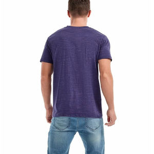 Esta camiseta de algodón para hombre de marca privada está diseñada para el suministro global con opciones de logotipo personalizado para tiendas mayoristas. - Product Image 5