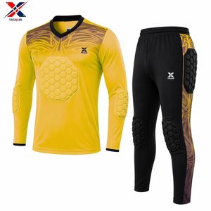 Maillot de sport personnalisé de qualité export, 100 % polyester, col en V, uniforme unisexe pour adultes, short de basketball imprimé par transfert thermique - Product Image 4