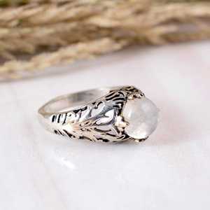 Anillo de Plata de Ley 925 Hecho a Mano con Piedra Lunar Arcoíris, Engaste de Bisel, Filigrana Vintage Oxidada, Anillo de Declaración para Fiesta - Product Image 2