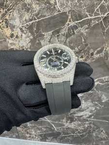 Montre mécanique Moissanite Iced Out avec cadran rond, bracelet de 20 mm, boîtier en acier inoxydable et bracelet en silicone pour homme - Product Image 1