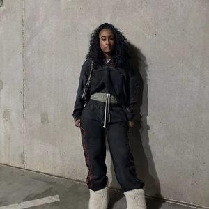 Conjunto Deportivo Oversize para Mujer con Logotipo Personalizado OEM, Sudadera con Capucha y Pantalones Deportivos Estilo Vintage Lavado, 100% Verano/Primavera - Product Image 1