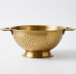 Colador de Metal Dorado con Asas, Colador Perforado para Pasta y Verduras - Product Image 1