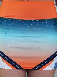Ensemble de costumes de cheerleading imprimés professionnels pour femmes, uniforme de cheerleading personnalisé, service OEM, logo personnalisé, décoration en strass, haute qualité - Product Image 4