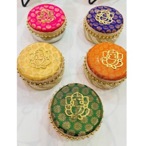 กล่องเก็บของตกแต่งสแตนเลสขนาด 6 นิ้ว ลายปักพระพิฆเนศสวยงาม เป็นมิตรกับสิ่งแวดล้อม สำหรับใส่ผลไม้อบแห้ง ของขวัญส่งเสริมการขายเทศกาลดีวาลี - Product Image 1