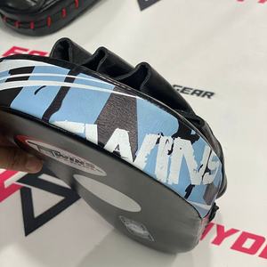 Guantes de Boxeo Curvos de Cuero Vacuno Genuino Personalizados OEM, Equipo de Entrenamiento Profesional de Kickboxing OEM ODM, Guantes de Golpeo - Product Image 2