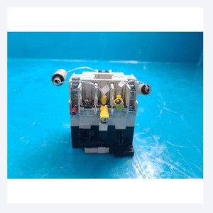 Contactor electromagnético Hitachi HK35+CSK-24AC con pestillo, usado como pieza de repuesto para equipos semiconductores de la serie Legacy - Product Image 4