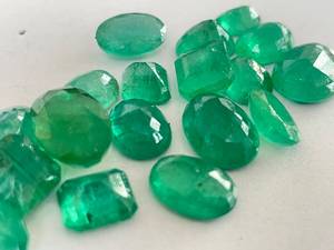 ขายส่งอัญมณี BALAJI GEMS JEWELLERY ขนาด 2 ซม. มรกตสีเขียวธรรมชาติ คละแบบ ล็อตแบบหลวม พลอยเจียระไนสำหรับแหวน จี้ และเครื่องประดับ - Product Image 4