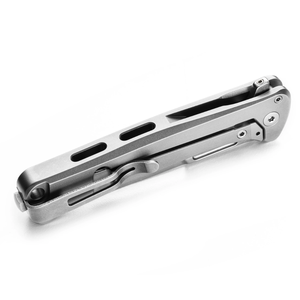 Couteaux pliants gris argenté avec manche métallique lisse, lame finition satinée, clip ceinture pour le camping, la randonnée et le transport quotidien - Product Image 5