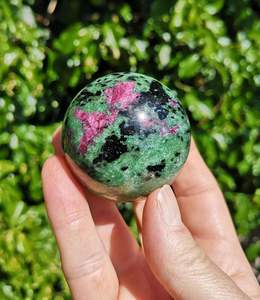 Esfera de Cristal de Rubí Zoisita Natural de la Mejor Calidad, Esfera de Piedra Preciosa Curativa al por Mayor de Aameena Agate - Product Image 2