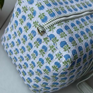 Bolsa de lona acolchada de algodón con estampado floral azul, cierre de cremallera, gran capacidad, bolsa de viaje de fin de semana, bandolera - Product Image 4