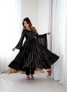 Ensemble de robe à volants haut de gamme en tissu Mal Chanderi avec broderie miroir faite à la main, manches longues, jupe évasée de 12 mètres avec pantalon et dupatta, tenue de soirée - Product Image 3