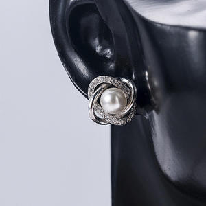 Boucles d'oreilles classiques en or massif 18 carats avec diamants et perles, bijoux de luxe unisexes certifiés IGI, pour un usage quotidien - Product Image 1
