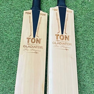 Bates de críquet TON Gladiator Pro Players Big Edges - Product Image 1