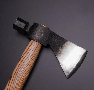 Hache de fendeur à tête en acier forgé, manche en bois, qualité industrielle, outil de fällage d'arbres - Product Image 1