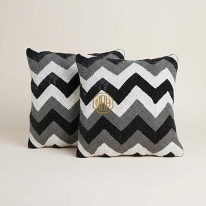 Housse de coussin élégante à motifs carrés brodés et perlés pour canapé moderne, décoration de la maison - Product Image 1