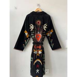 Chemise de nuit en velours Suzani faite à la main, best-seller, brodée, couleur personnalisée, élégante, de haute qualité, respirante, douce, textile ouzbek - Product Image 3