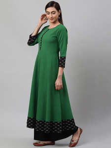 Kurta Anarkali vert en coton flammé uni pour femme, à col rond et manches trois-quarts, conçu pour un style décontracté ethnique mondial - Product Image 4
