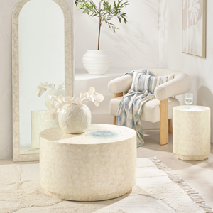 Elegante mesa auxiliar de nácar, mesa auxiliar bohemia color crema hecha a mano, mueble decorativo luminoso y sostenible de Vietnam - Product Image 6