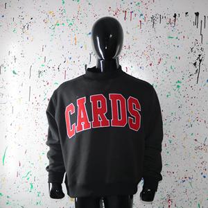 Sudadera negra con cuello alto y bordado rojo, 100% algodón, con hilo fino. - Product Image 1