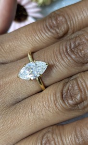 Anillo de compromiso solitario de moissanita de 2 quilates con corte marquesa, oro amarillo macizo de 14K, engaste de lujo con puntas, para fiesta o boda - Product Image 5