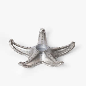 Porte-bougie en aluminium argenté en forme d'étoile de mer, support décoratif en métal inspiré de l'océan, ornement de table côtier pour maison de plage - Product Image 1