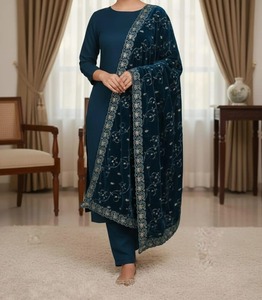 Sari en soie velours bleu brodé avec fils Zari et sequins, pièce de chemisier longue élégante, cadeau de mariage indien, tenue de soirée pour femme - Product Image 2